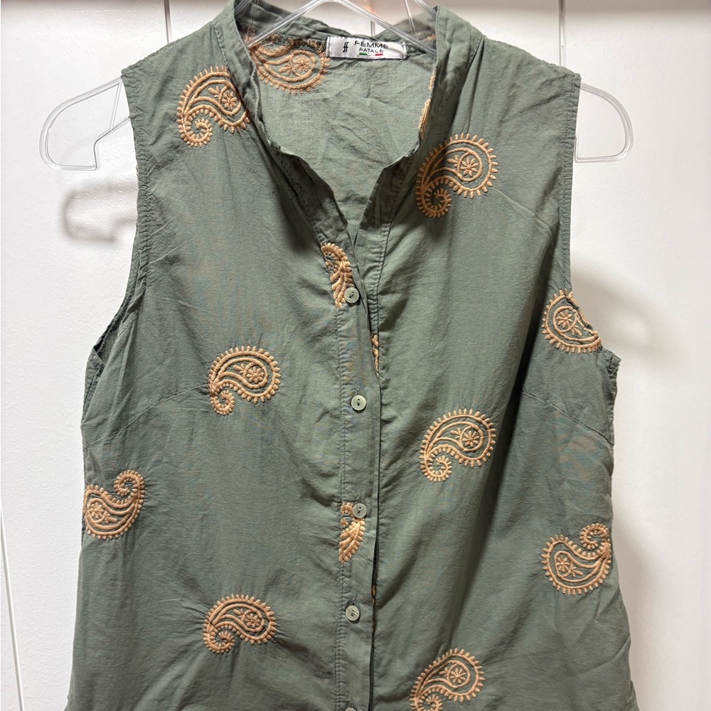 Femme Fatale Womens Button Up Top Sleeveless Size Medium Embroidered Italy